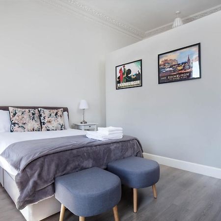 Modern Studio Apartment In Prime Central Location Edinburgh Exterior photo
